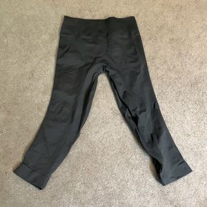 Lululemon Size 10 Compression Style Crops